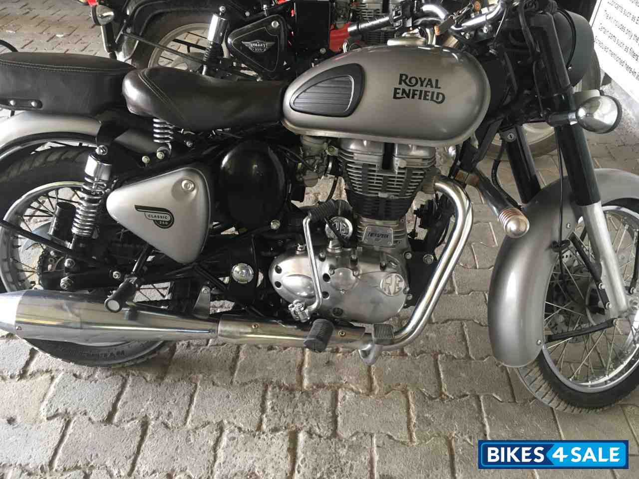 Gunmetal Grey Royal Enfield Classic 350