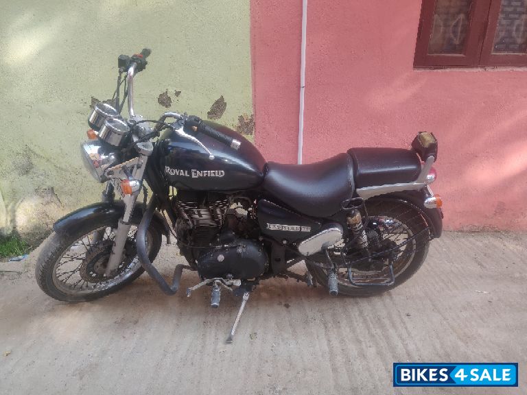 Black Royal Enfield Thunderbird 350