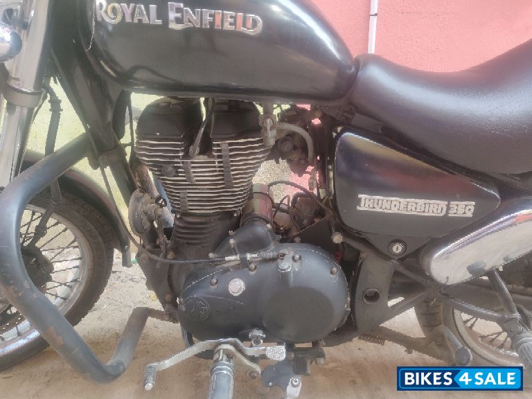 Black Royal Enfield Thunderbird 350