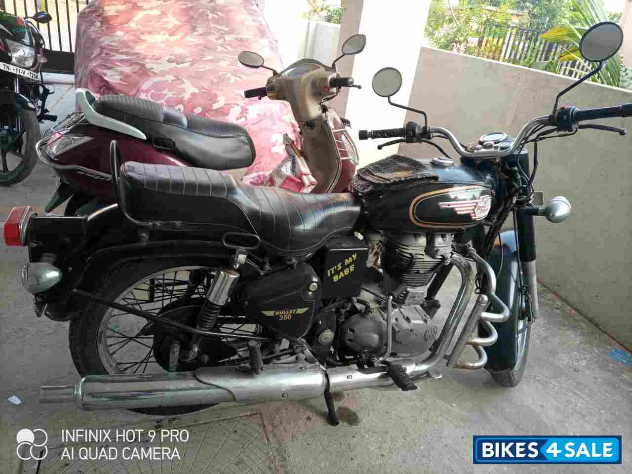 Black Royal Enfield Bullet Standard 350