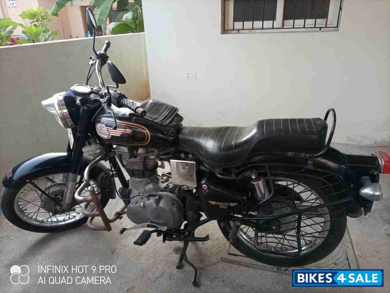 Black Royal Enfield Bullet Standard 350