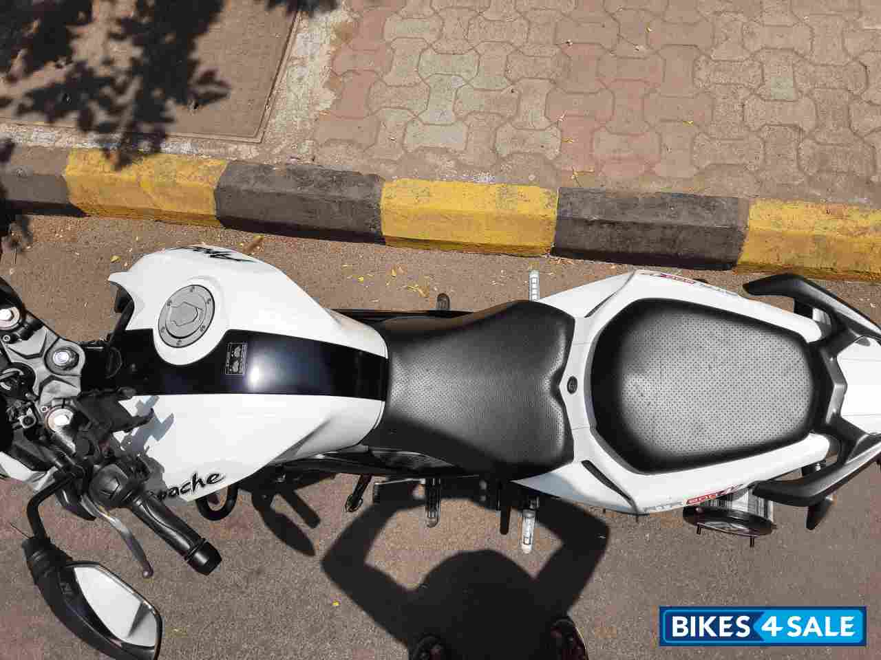 White TVS Apache RTR 200 4V White TVS Apache RTR 200 4V