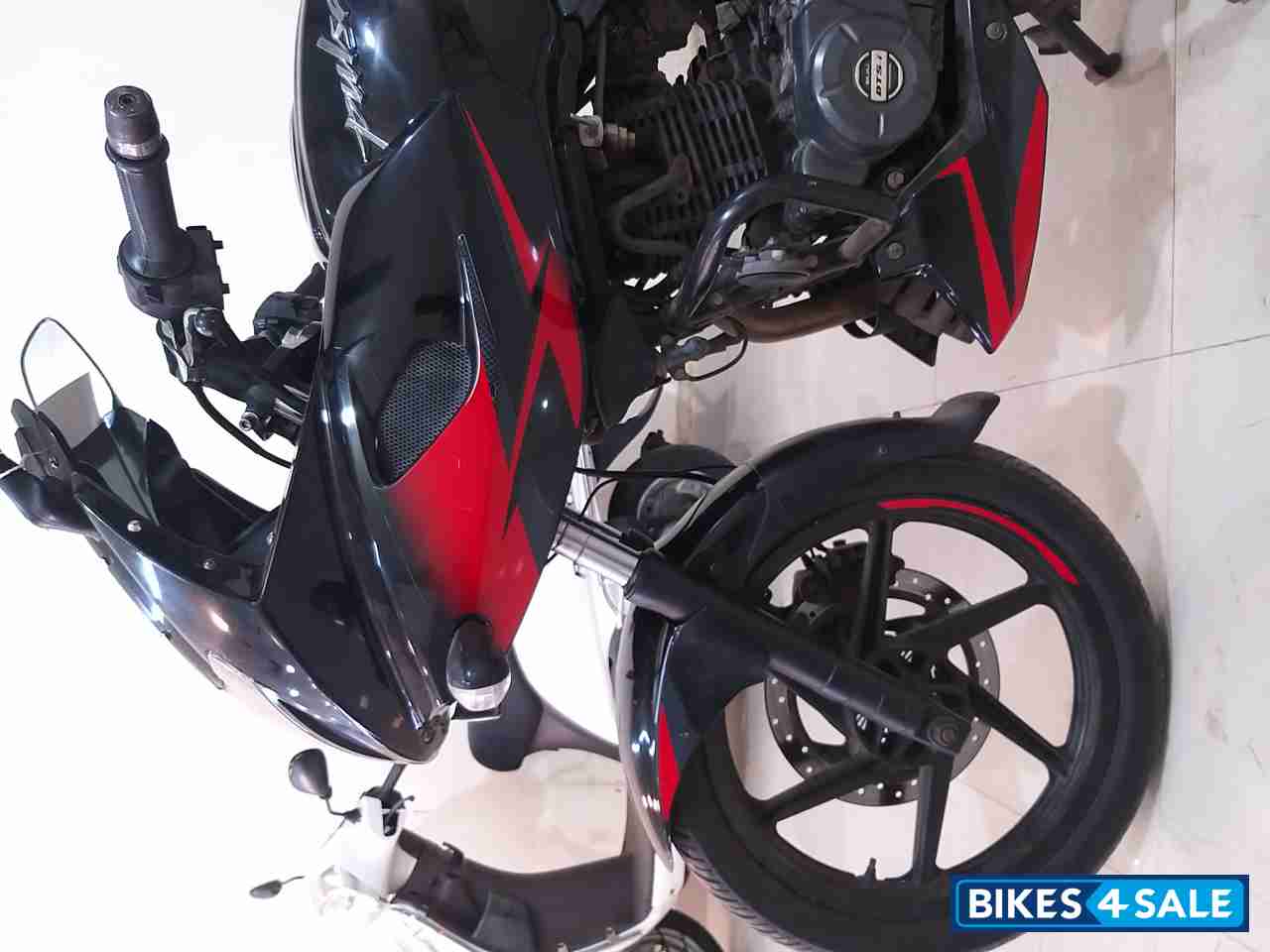 Bajaj Pulsar 220F