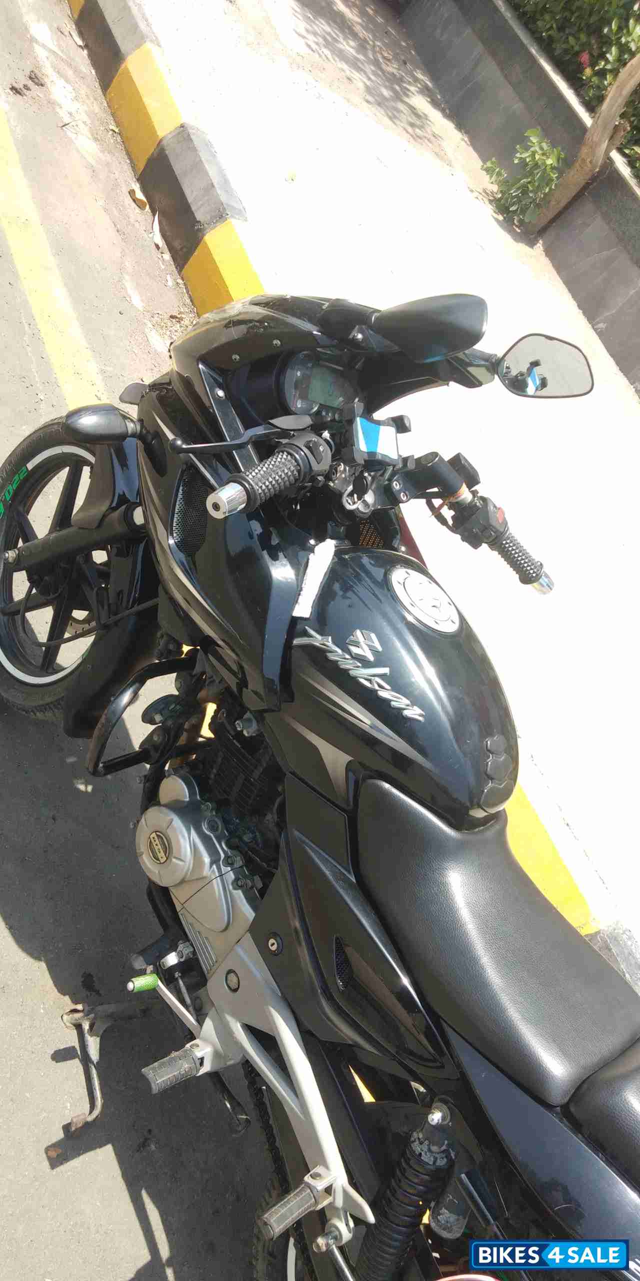 Bajaj Pulsar 220 DTSFi
