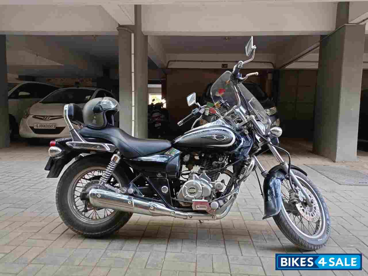 Black, Chrome Bajaj Avenger Cruise 220