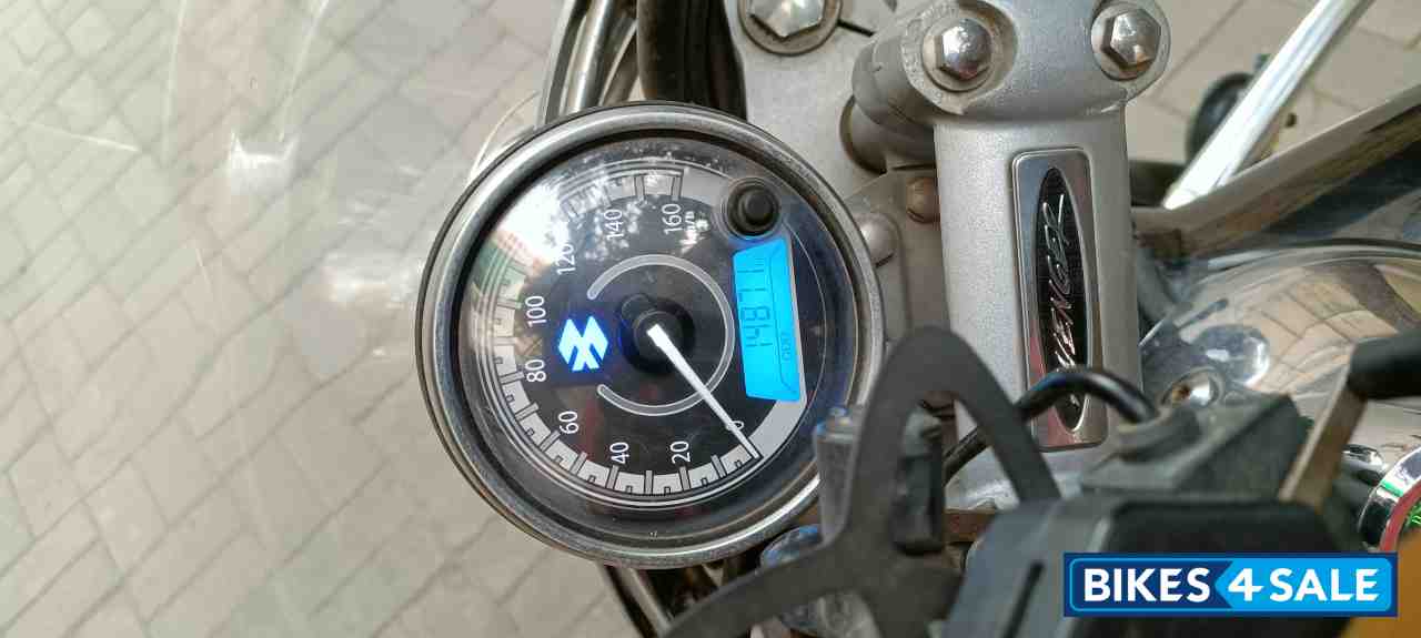 Black, Chrome Bajaj Avenger Cruise 220