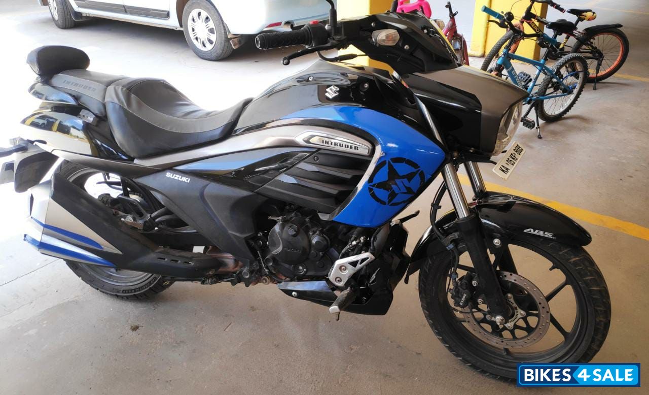 Black Suzuki Intruder 150