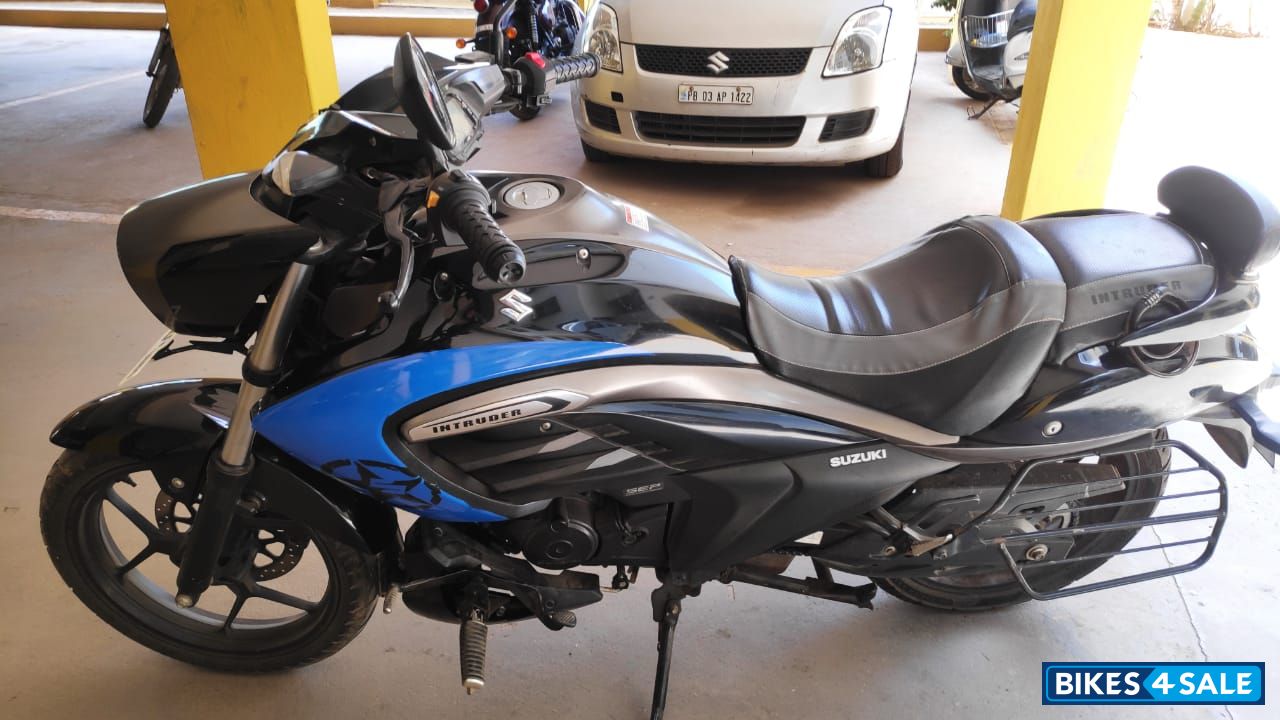 Black Suzuki Intruder 150