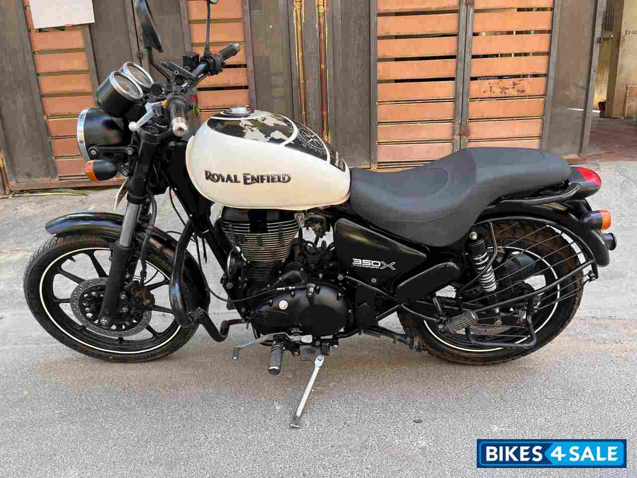 White Royal Enfield Thunderbird X 350