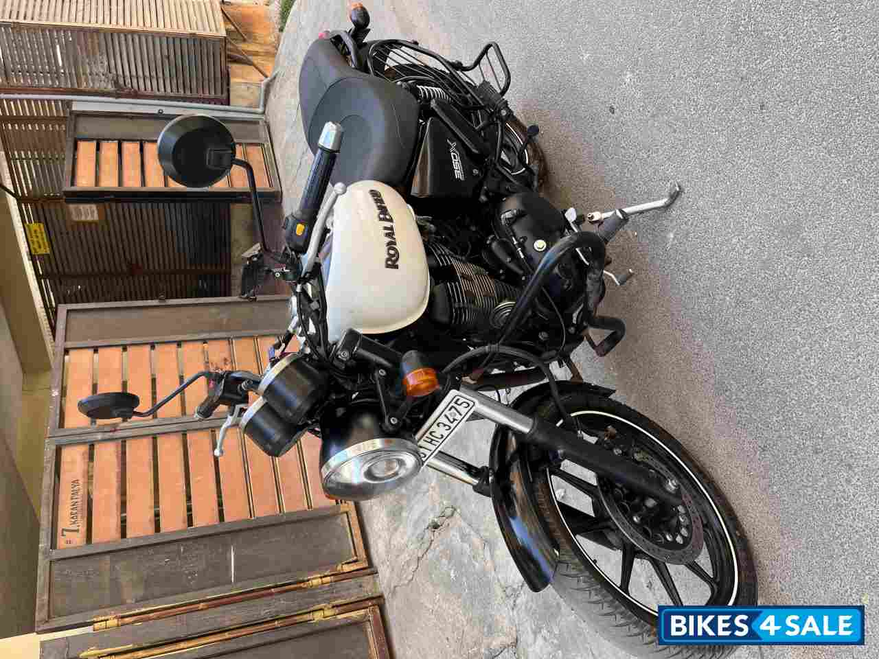 White Royal Enfield Thunderbird X 350