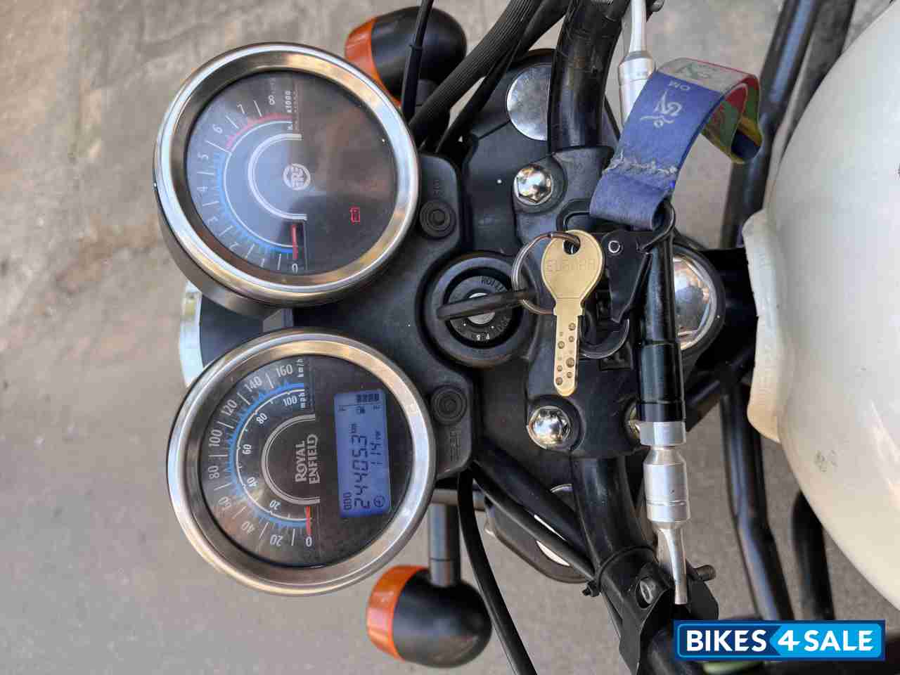 White Royal Enfield Thunderbird X 350