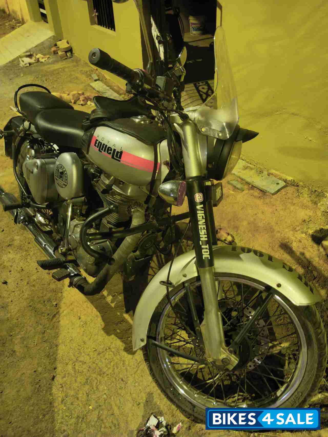 Silver Royal Enfield Classic 350 Silver Royal Enfield Classic 350