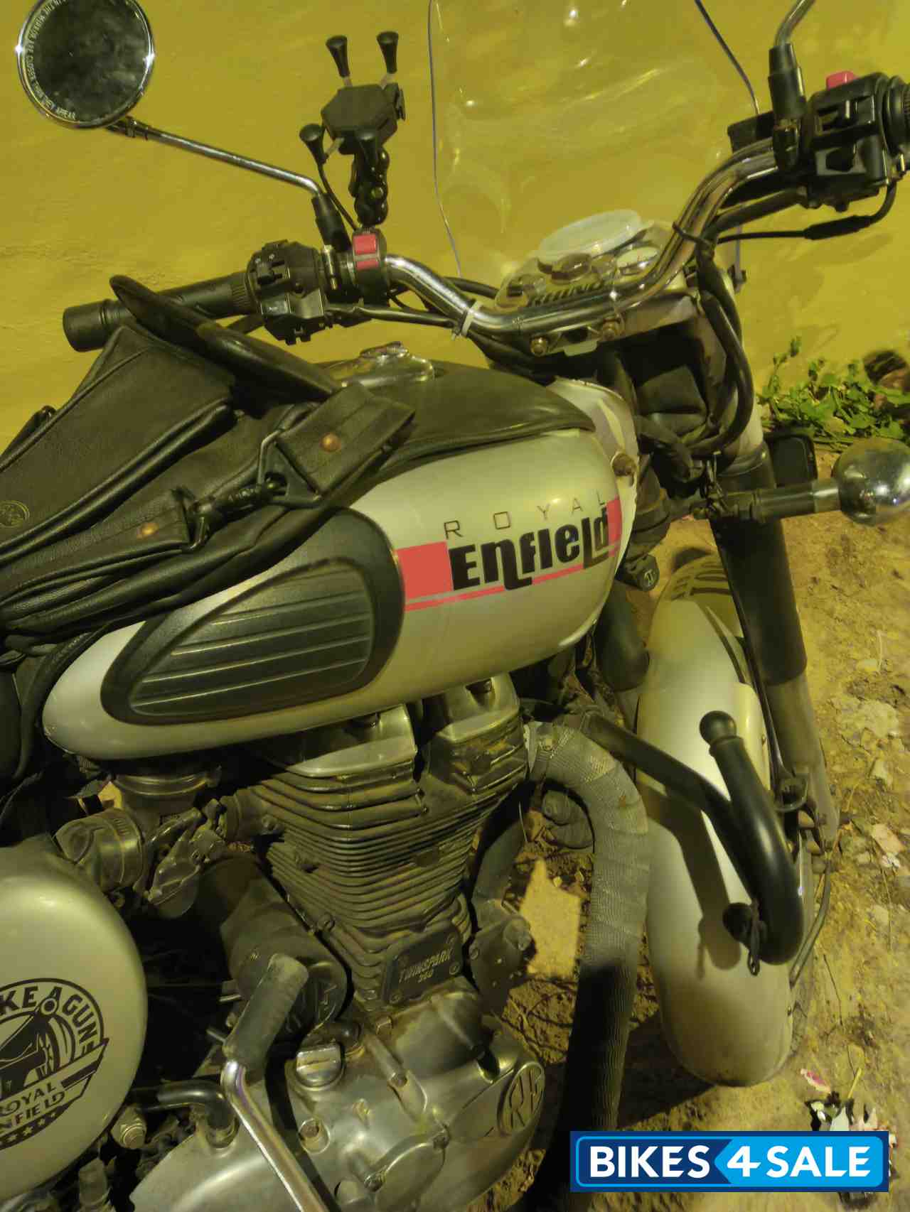 Silver Royal Enfield Classic 350 Silver Royal Enfield Classic 350