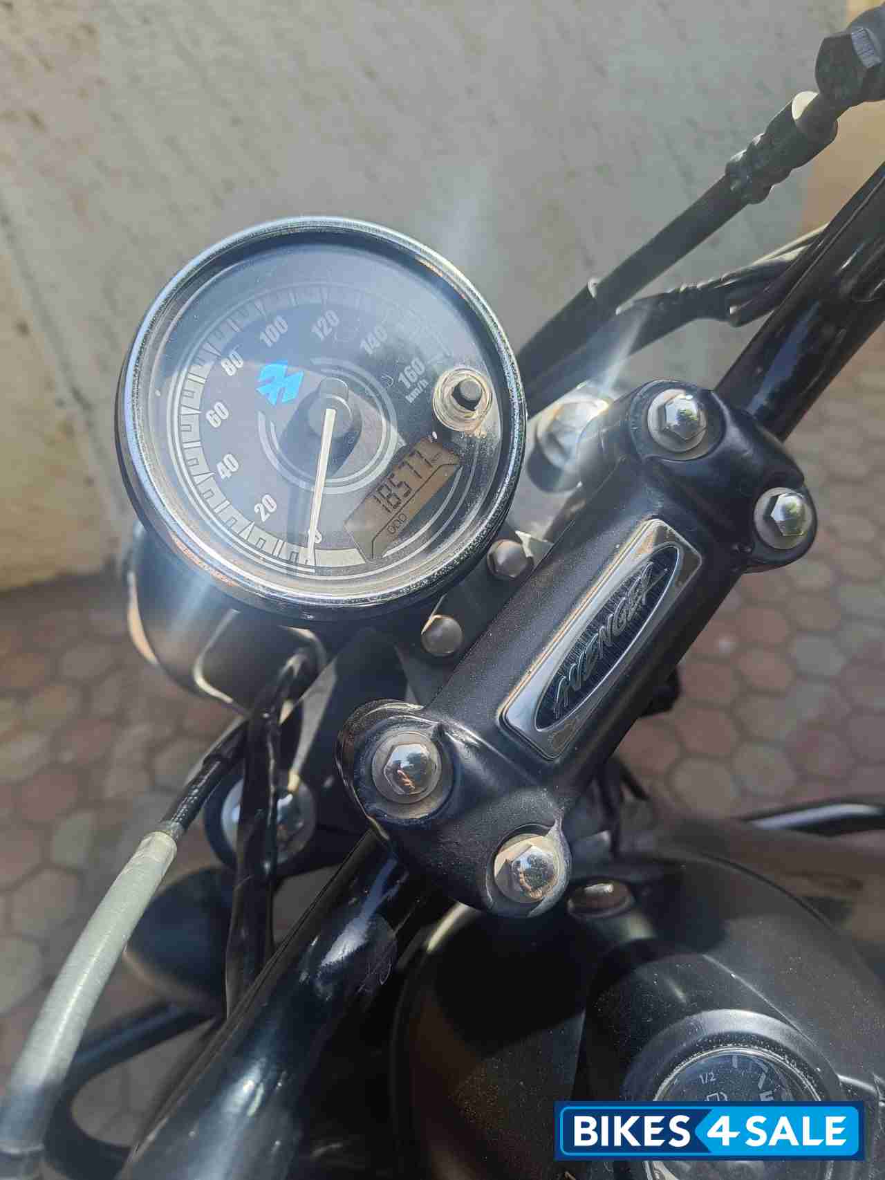 Matte Black Bajaj Avenger Street 220 BS6