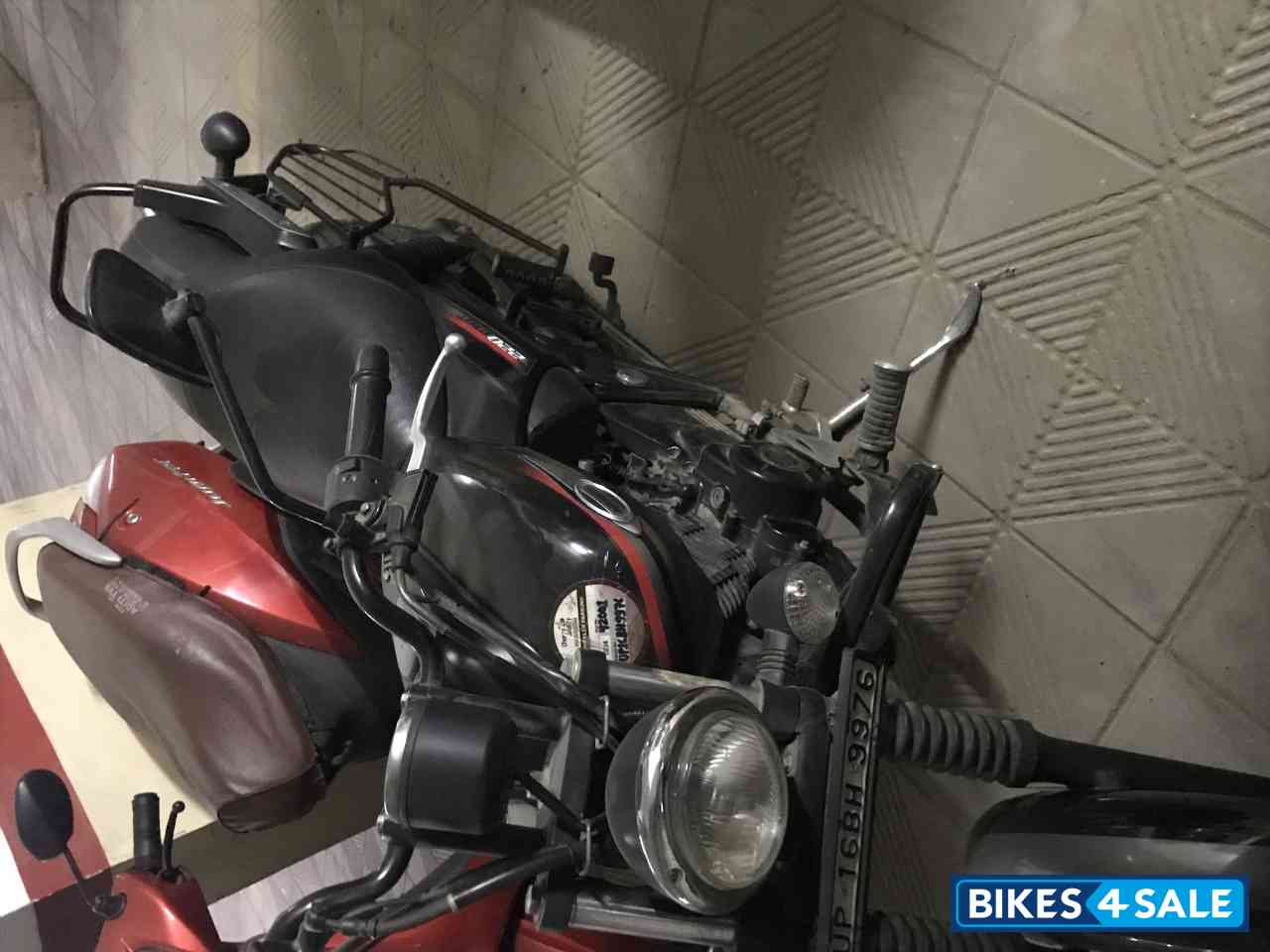 Black Bajaj Avenger Street 220 Black Bajaj Avenger Street 220