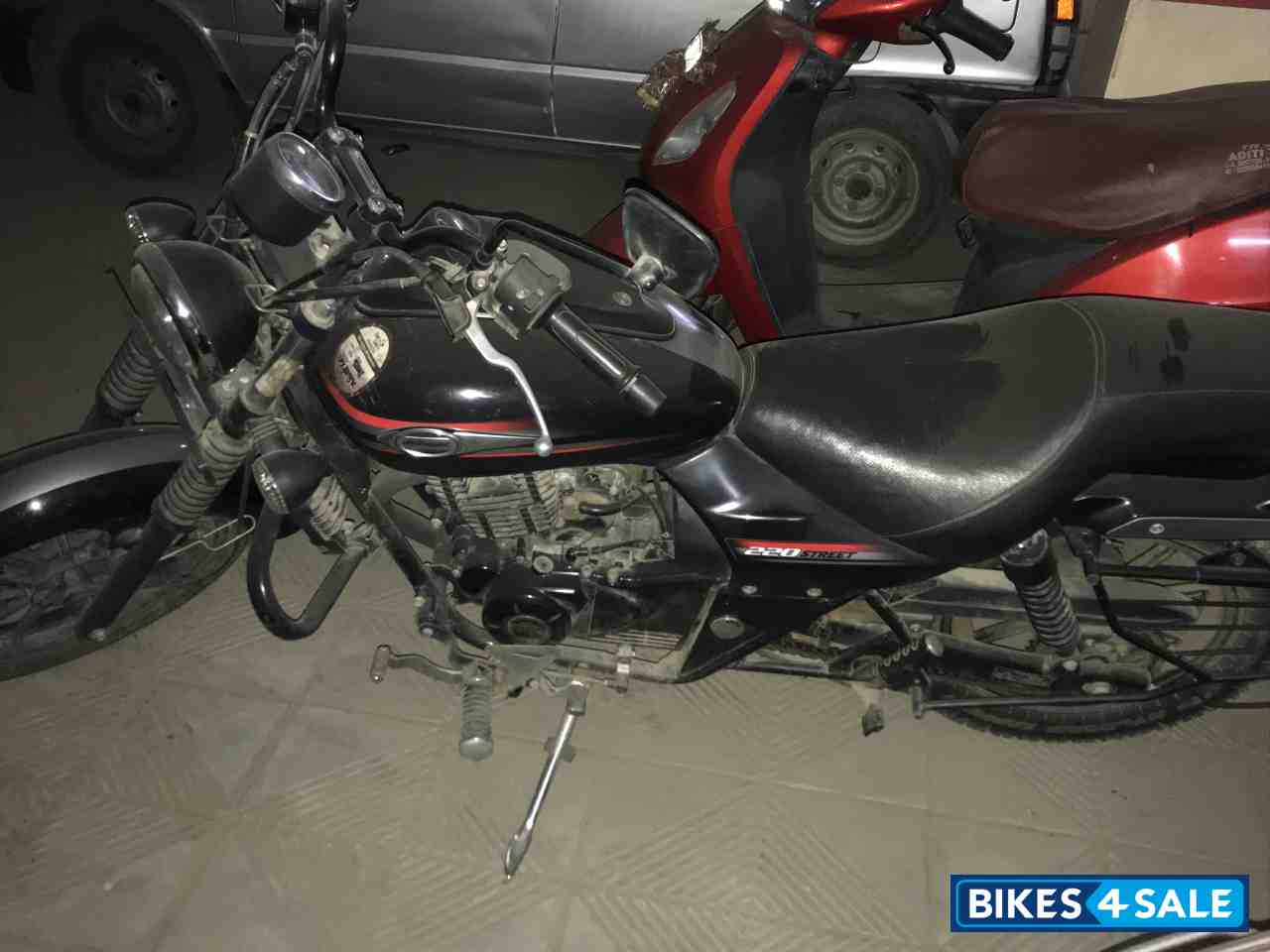 Black Bajaj Avenger Street 220 Black Bajaj Avenger Street 220