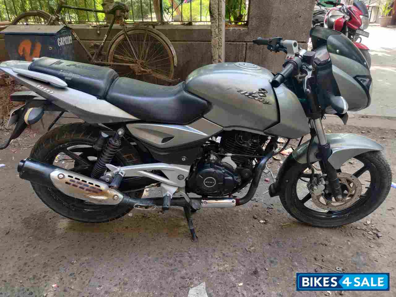 Grey Bajaj Pulsar 180
