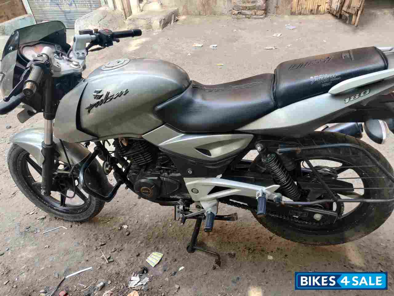 Grey Bajaj Pulsar 180