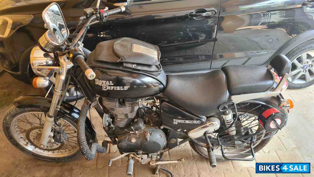 Black Royal Enfield Thunderbird 350