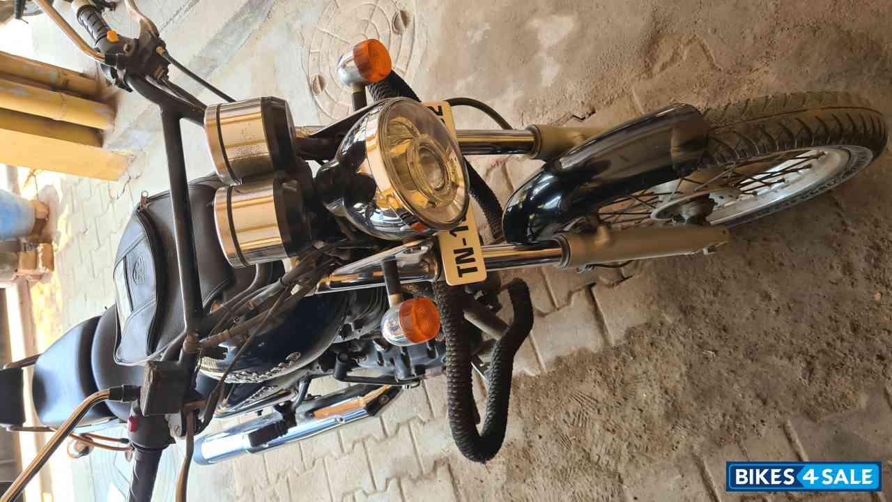 Black Royal Enfield Thunderbird 350