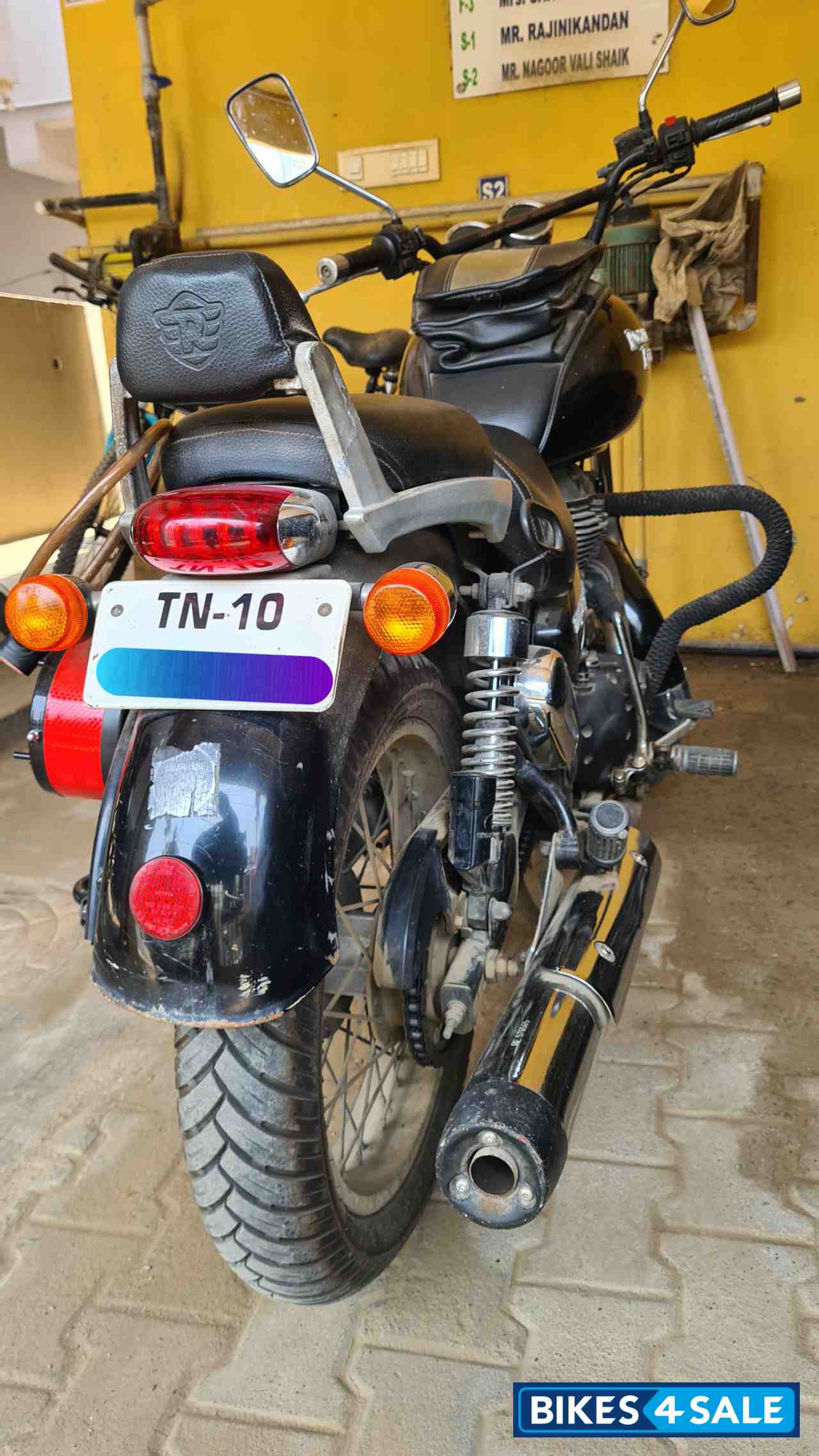 Black Royal Enfield Thunderbird 350