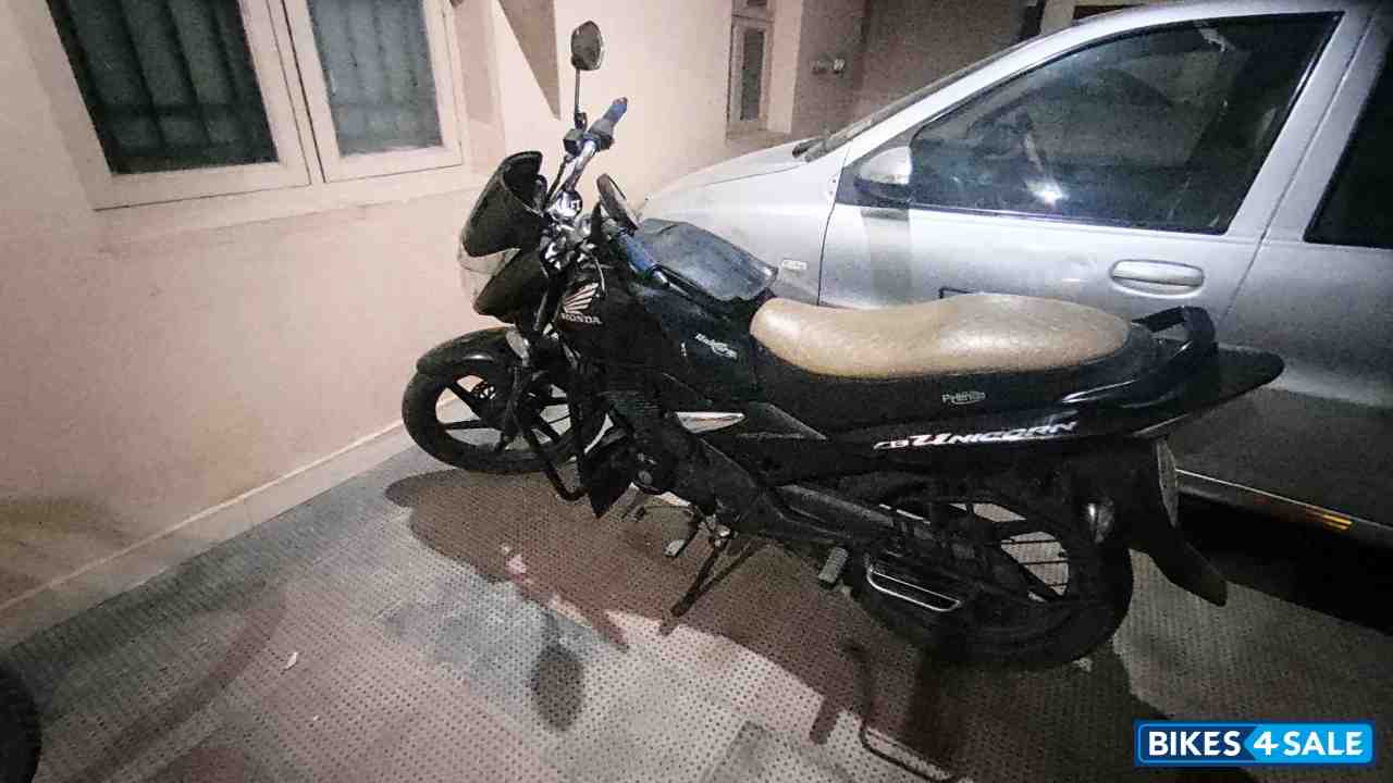 Black Honda CB Unicorn