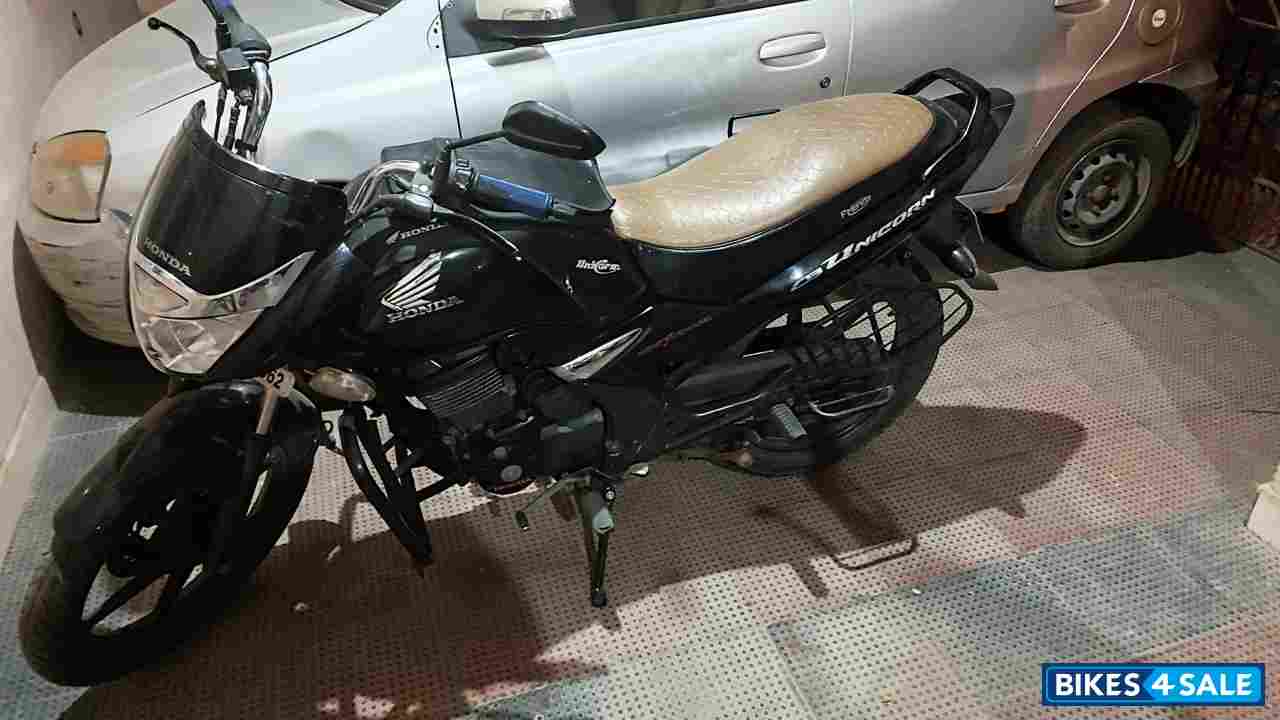 Black Honda CB Unicorn