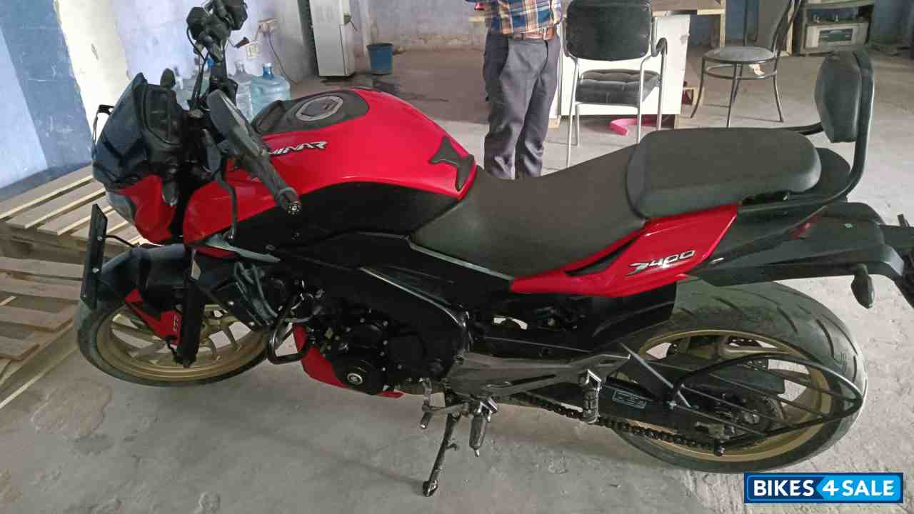 Red Bajaj Dominar 400 Disc
