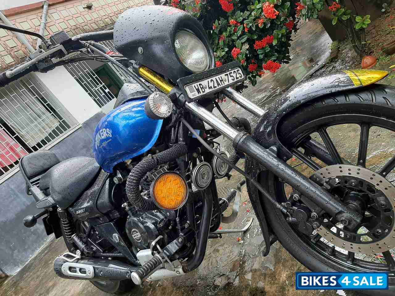 Cherry Red & Black Bajaj Avenger Street 150