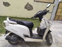 White Honda Aviator