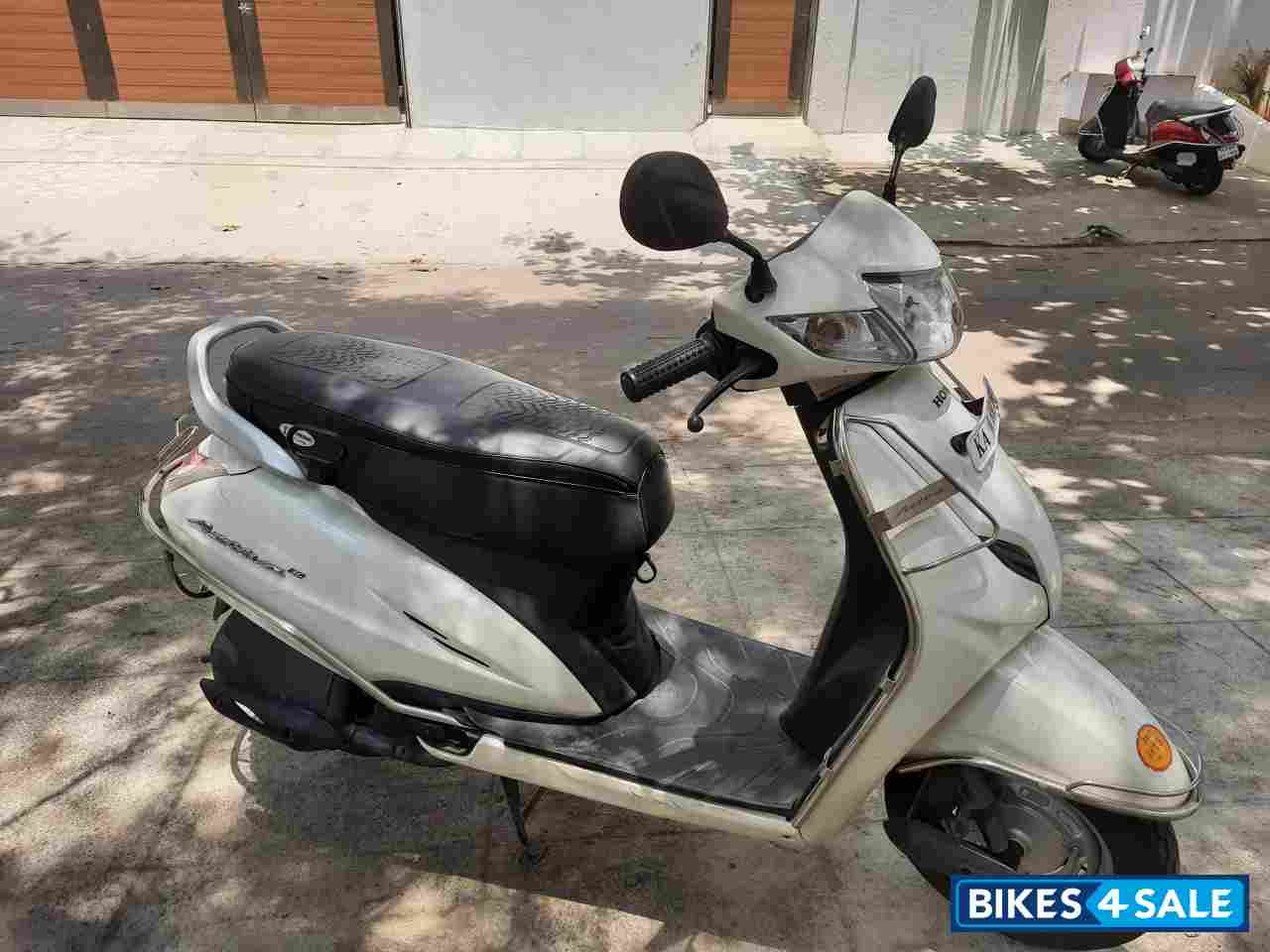 White Honda Activa 3G