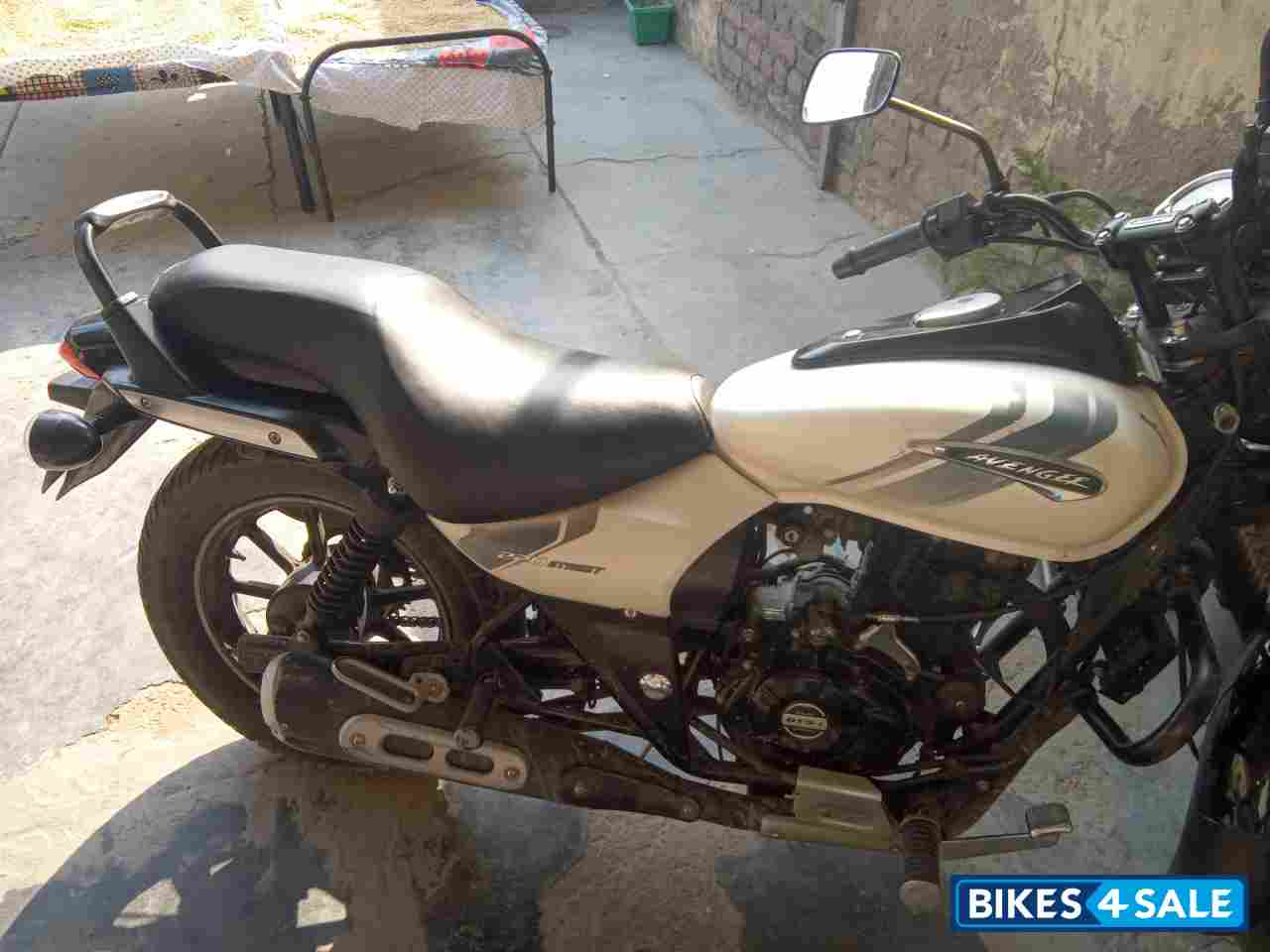 Bajaj Avenger Street 220