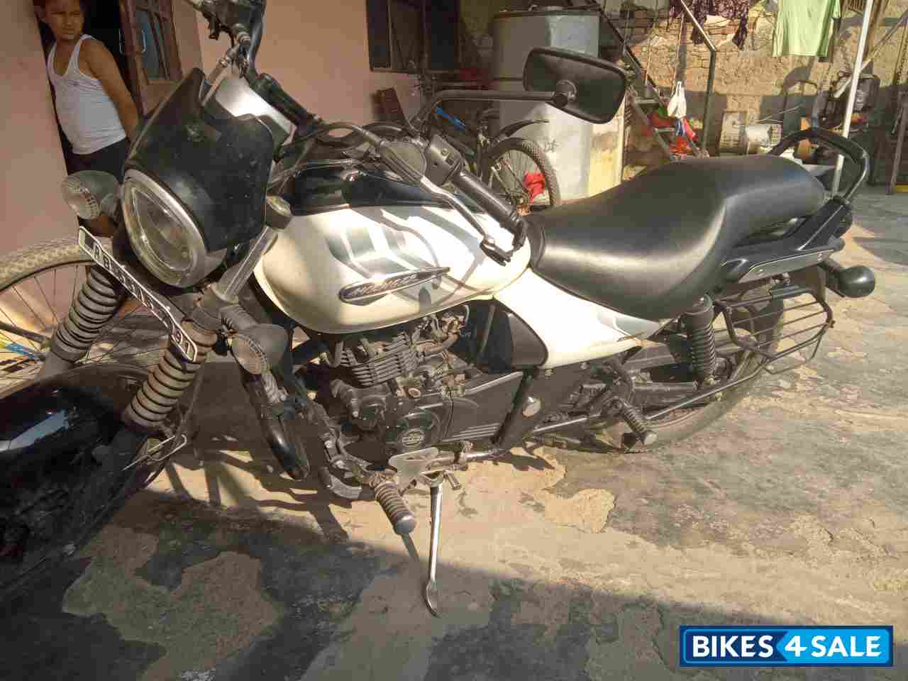 Bajaj Avenger Street 220