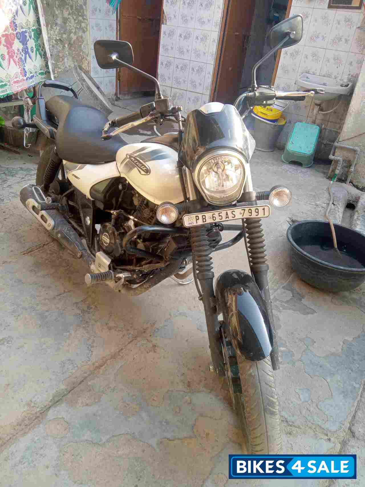 Bajaj Avenger Street 220