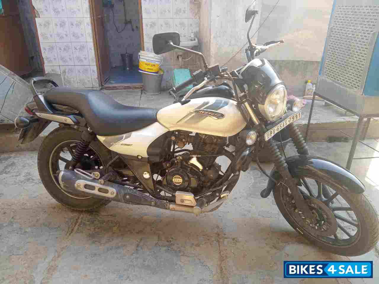 Bajaj Avenger Street 220