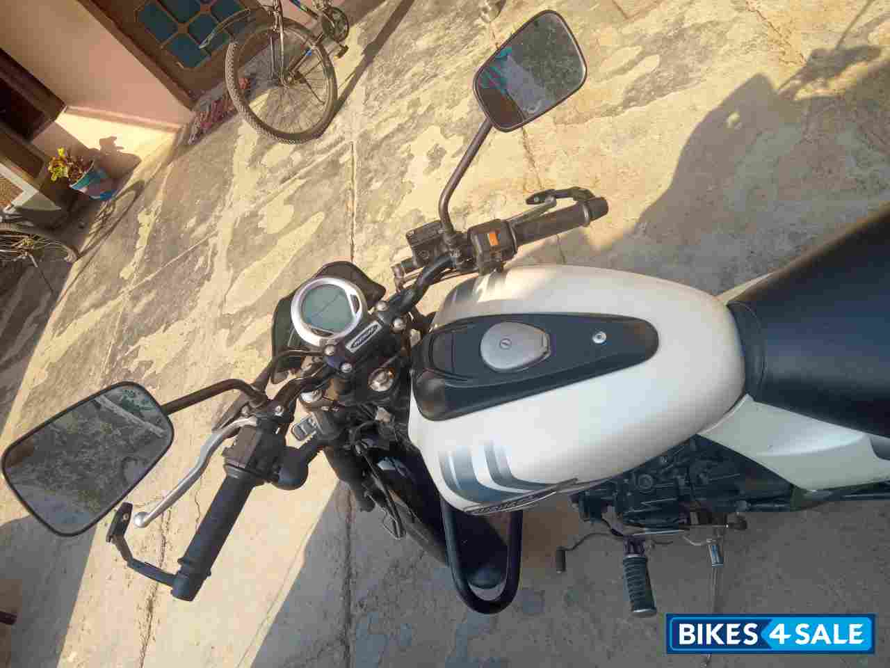 Bajaj Avenger Street 220