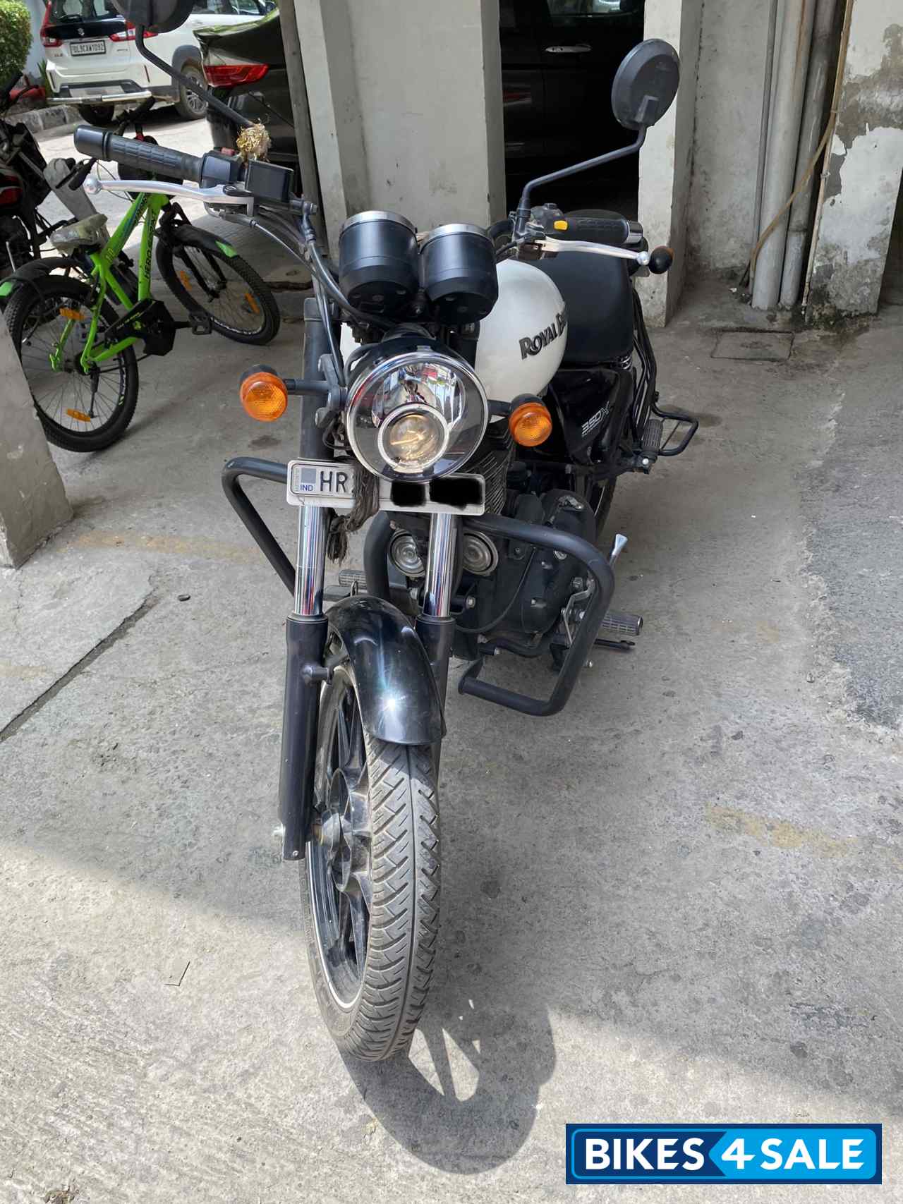 White Royal Enfield Thunderbird X 350