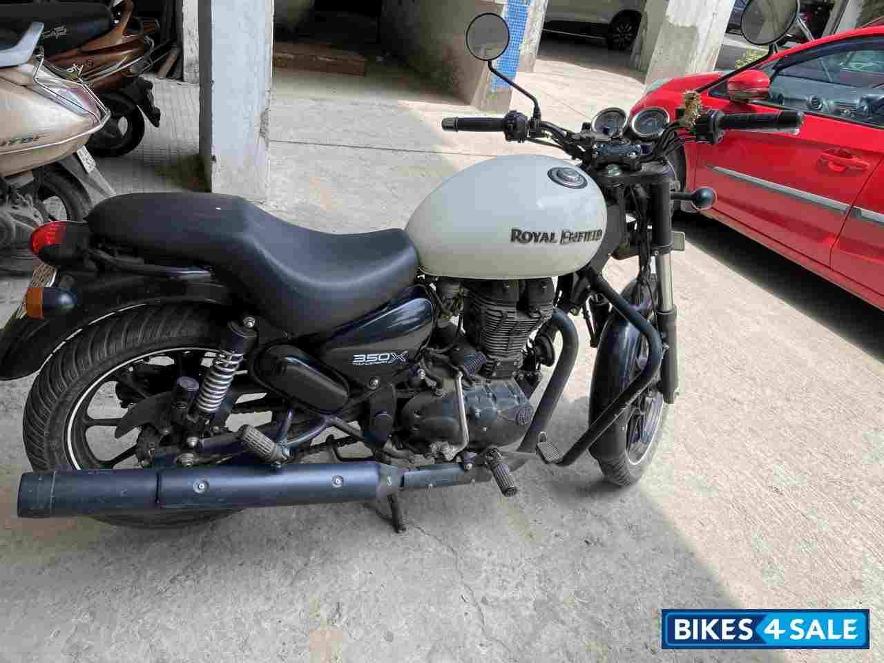 White Royal Enfield Thunderbird X 350