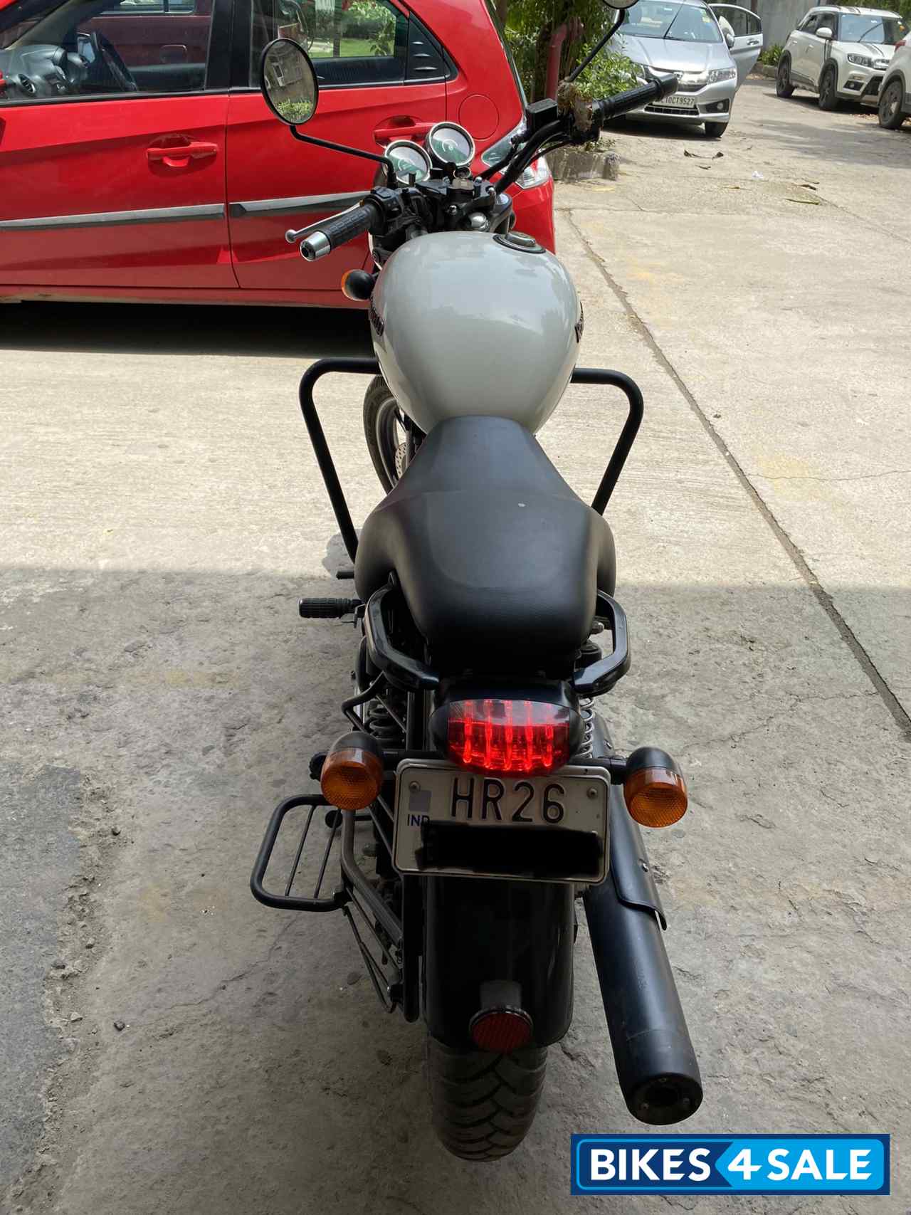 White Royal Enfield Thunderbird X 350