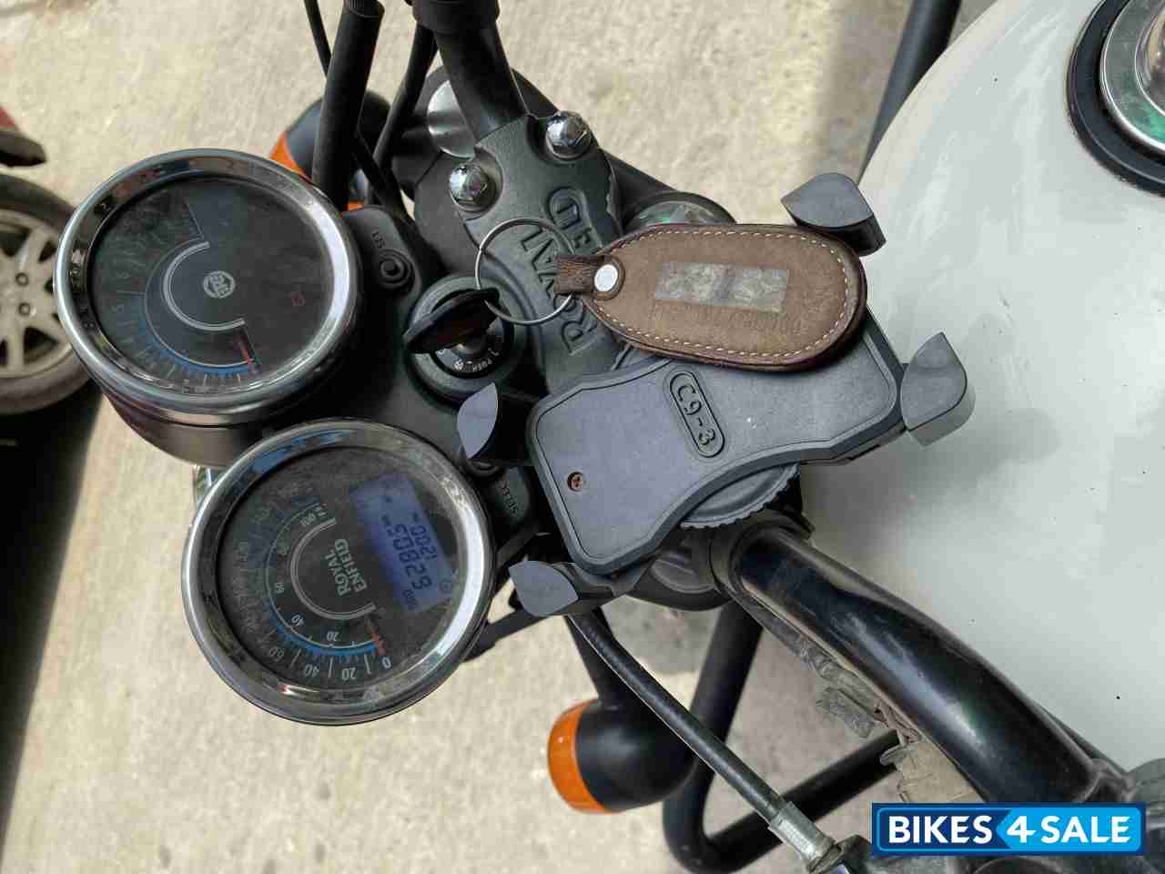 White Royal Enfield Thunderbird X 350