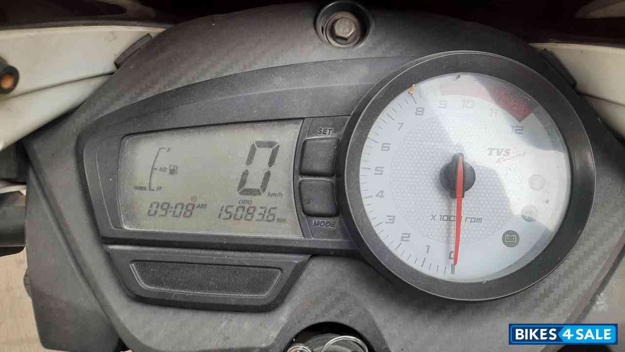 White TVS Apache RTR 160