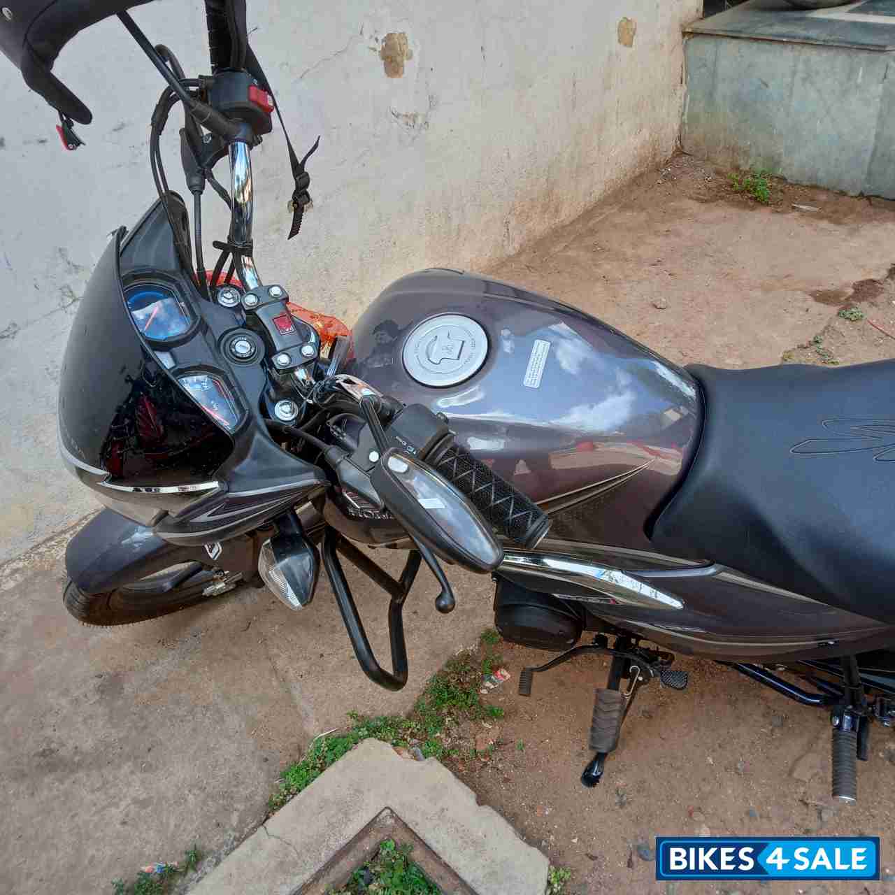 Grey Honda Shine BS6