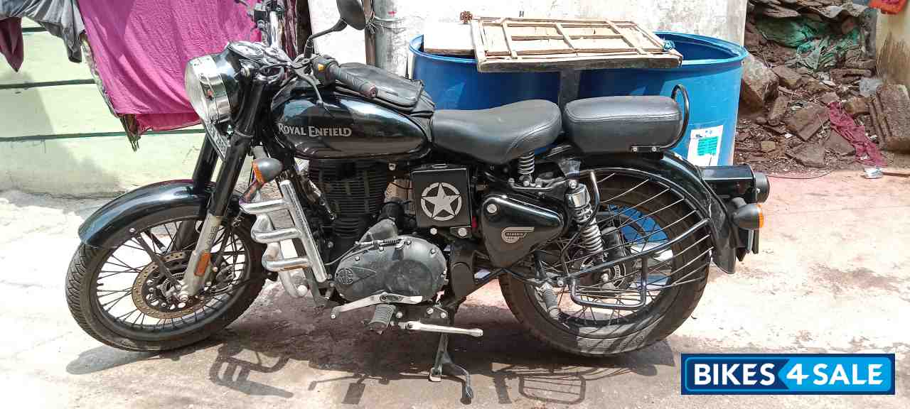 Pure Black Royal Enfield Classic 350