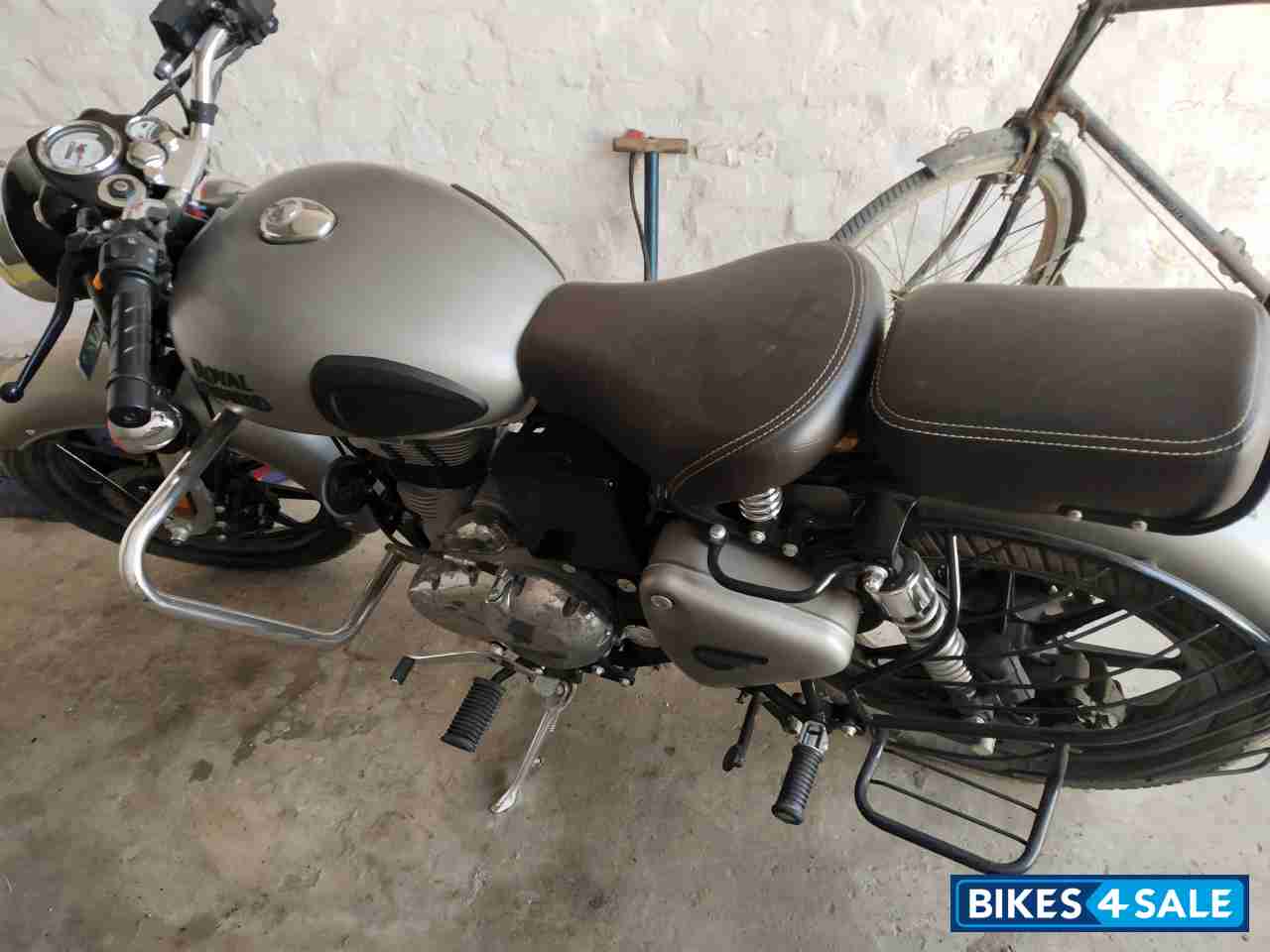 Gunmetal Grey Royal Enfield Classic Gunmetal Grey