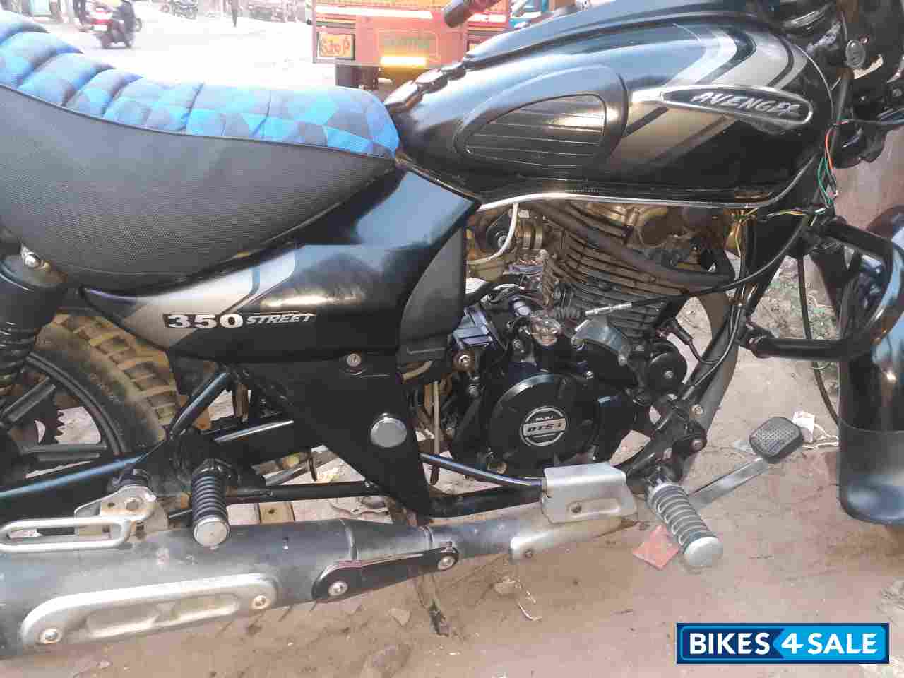 Bajaj Avenger Street 180