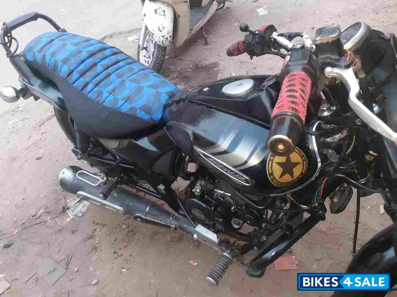 Bajaj Avenger Street 180