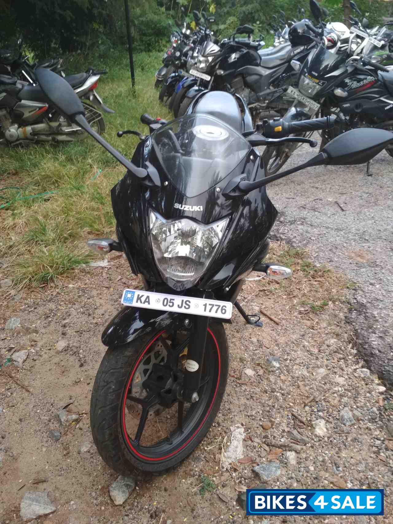 Black Suzuki Gixxer SF