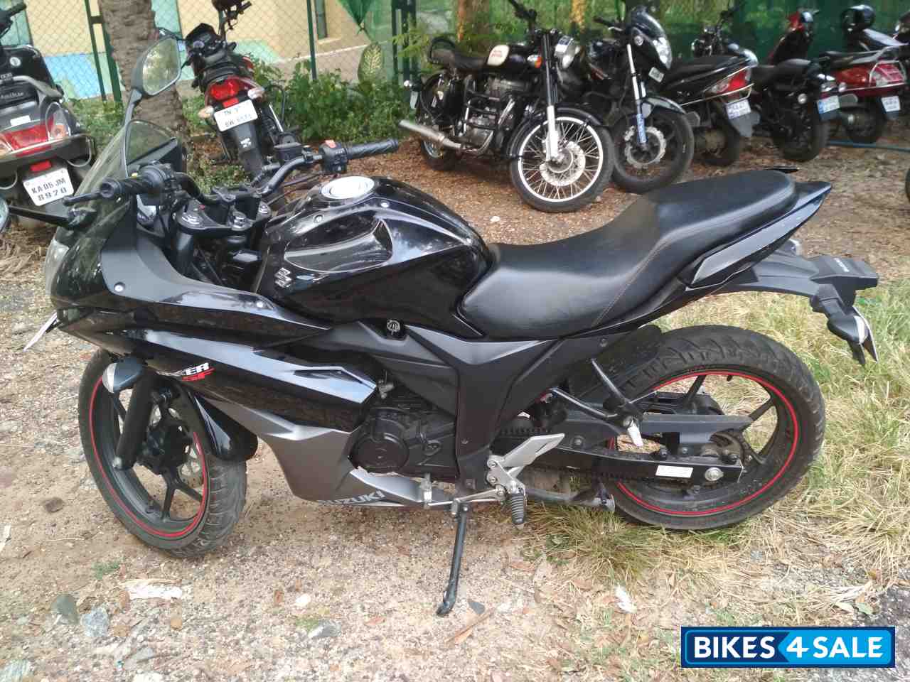 Black Suzuki Gixxer SF