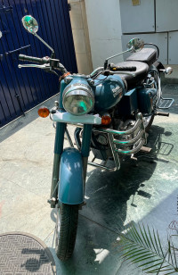 Squadron Blue Royal Enfield Classic Squadron Blue