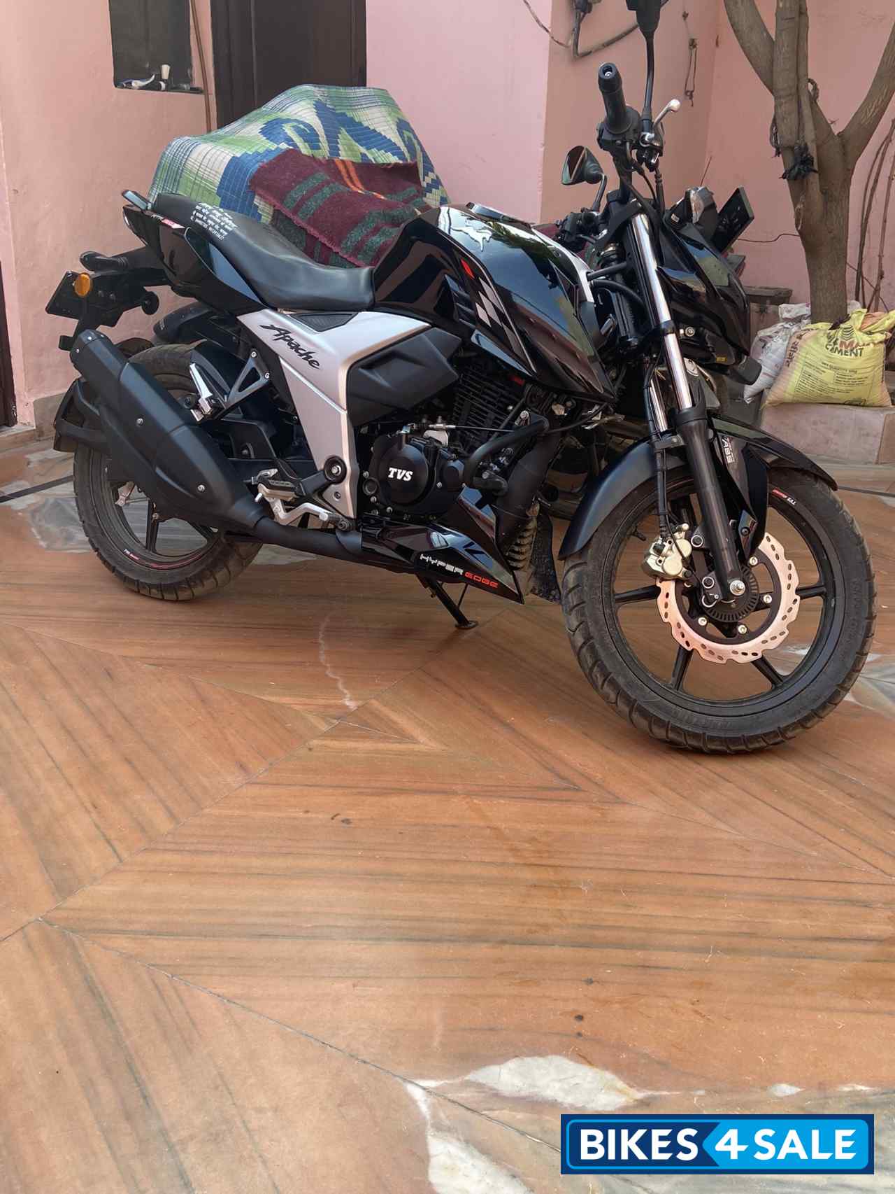 TVS Apache RTR 160 4V